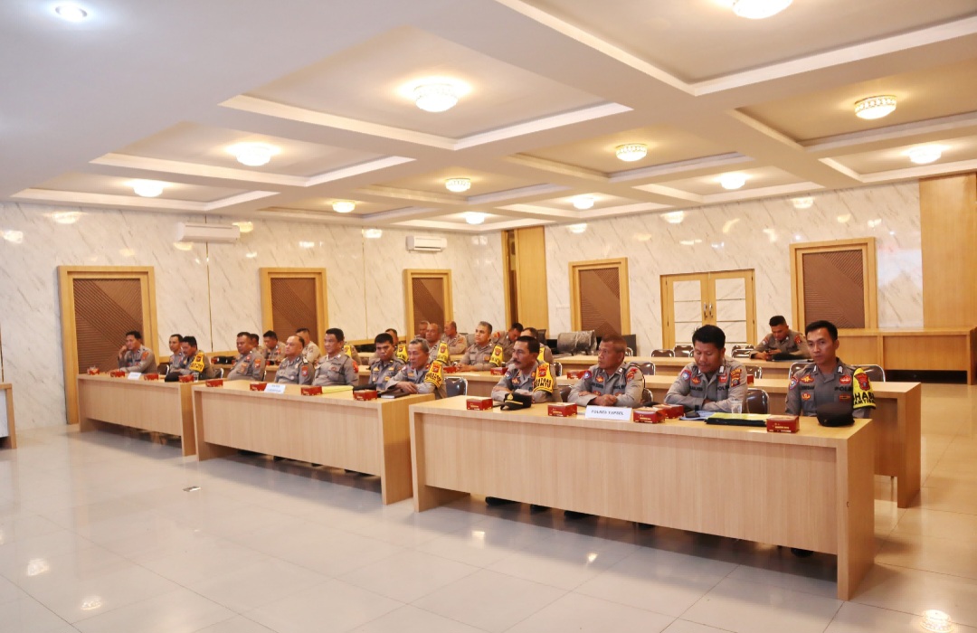 Kasat Binmas Polres Tapsel, AKP Eka Wahyudi, saat mengikuti kegiatan supervisi terkait monitoring dan evaluasi operasional Ditbinmas Polda Sumut TA 2024 di Aula Mako Polres Padangsidimpuan