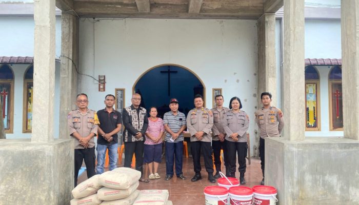 Kasih Natal, Kapolres Tapsel Sumbang Bahan Bangunan Gereja dan Sembako