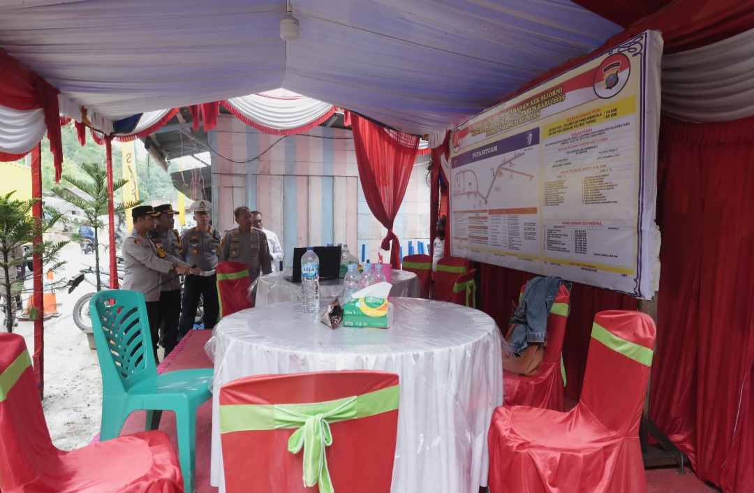 Kapolres Tapsel, AKBP Yasir Ahmadi, saat melaksanakan pengecekan Pos Pam Aek Sijorni