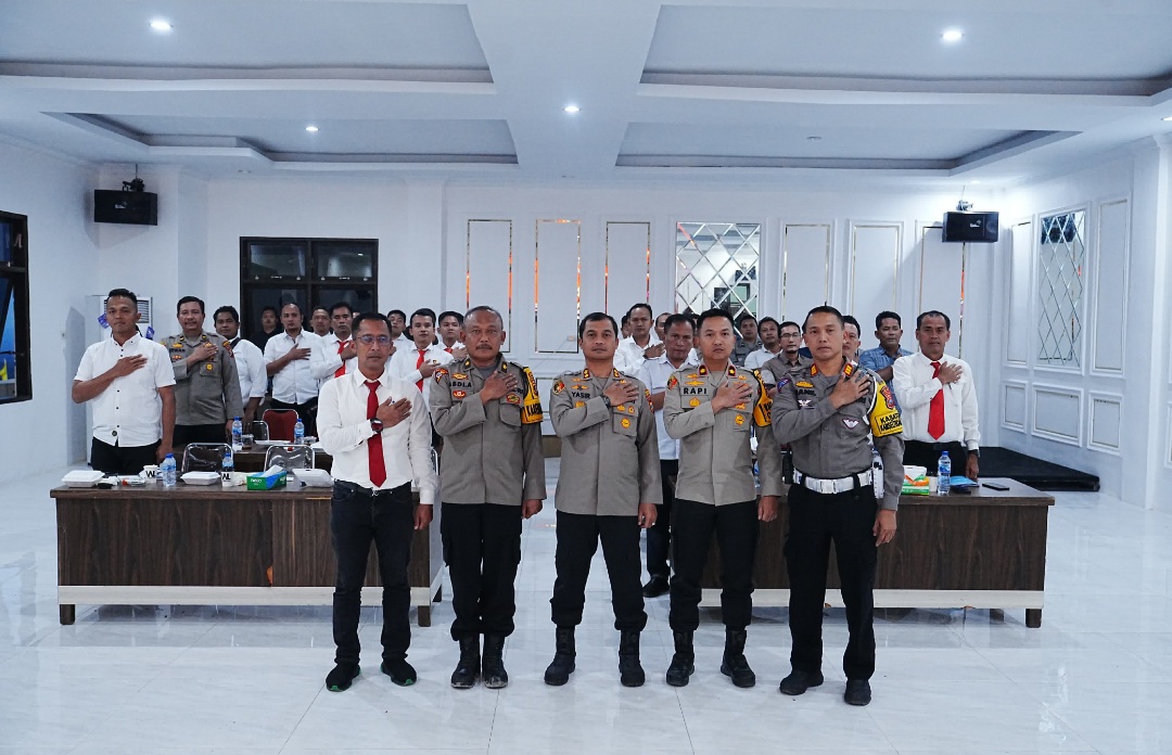 Kapolres Tapsel, AKBP Yasir Ahmadi, berfoto bersama para PJU dan Perwira usai Anev akhir tahun 2024 Fungsi Reskrim