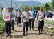 Berbagi Kasih, Kapolres Tapsel Serahkan Bingkisan Natal ke Lansia