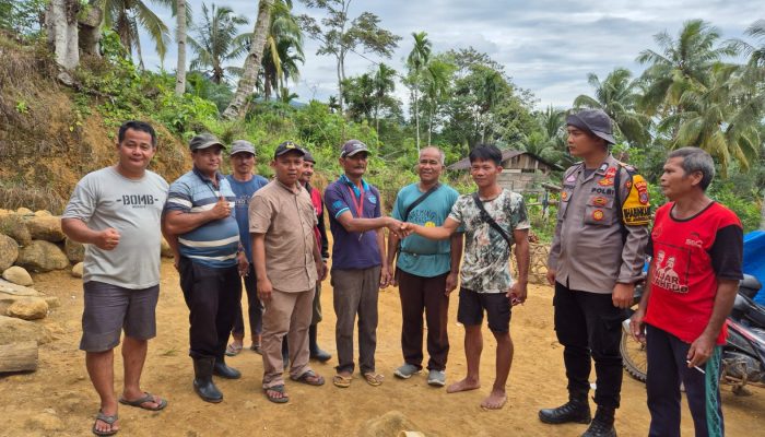 Polsek Batang Toru Selesaikan Sengketa Batas Lahan antar Warga