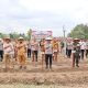 Kapolres Padangsidimpuan, AKBP Dr Wira Prayatna, bersama unsur Forkopimda saat kegiatan penanaman jagung serentak 1 juta Hektare di lahan perkebunan dan lainnya se-Indonesia dalam rangka mewujudkan swasembada pangan 2025