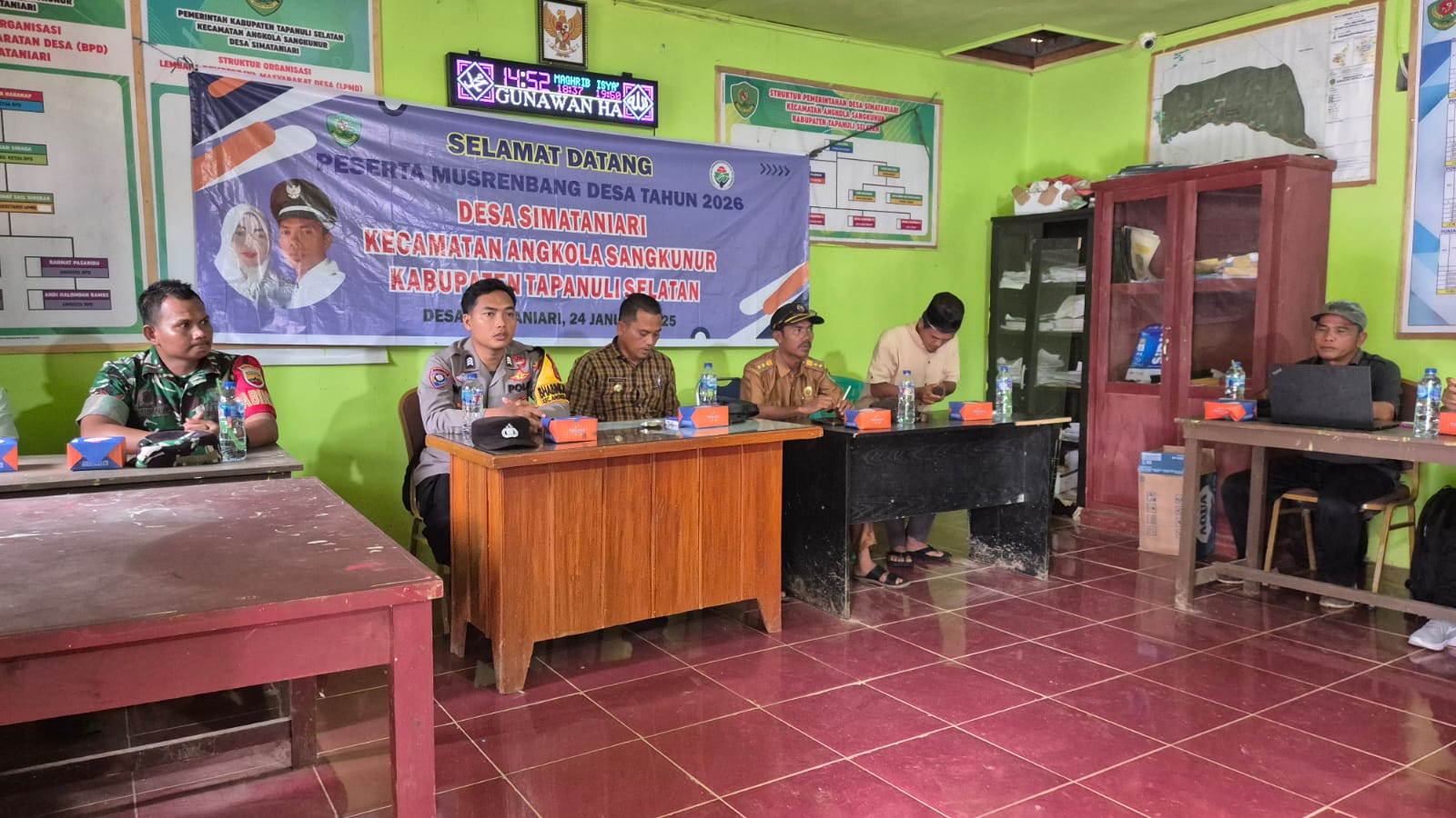 Bhabinkamtibmas Polsek Batang Toru, Brigpol Wendi Pramono, SH, saat menghadiri Musrenbang TA 2026 di Desa Simataniari