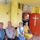 Personel Polsek Batang Angkola saat melaksanakan pengamanan di tengah-tengah jemaat ibadah Minggu di Gereja HKBP Huta Padang