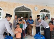 Jumat Berkah Berbagi Ratusan Nasi Kotak, Cara Polres Tapsel Dekatkan Diri ke Masyarakat