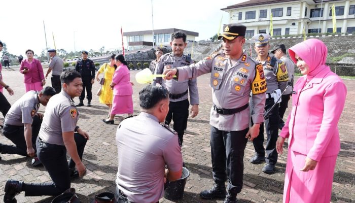 Kado Awal Tahun, 44 Personel Polres Tapsel dan Sat Brimob Naik Pangkat