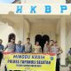 Personel Polsek SD Hole saat melaksanakan pengamanan di tengah-tengah jemaat ibadah Minggu di Gereja HKBP Sipagimbar