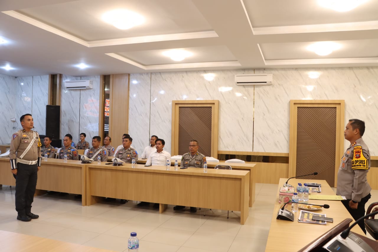 Kapolres Padangsidimpuan, AKBP Dr Wira Prayatna, saat memimpin Lat Pra Ops Keselamatan Toba 2025