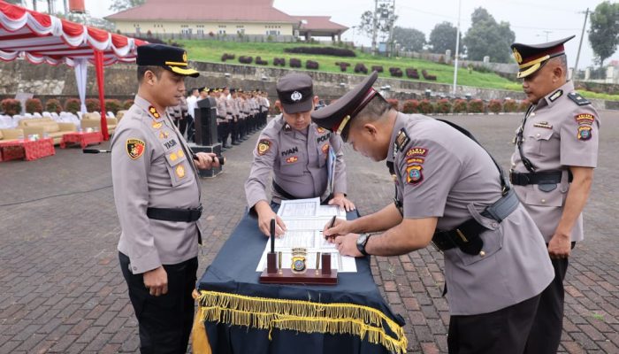 AKP Adi Kabag Ops dan Kompol Abdi Kabag SDM Polres Tapsel