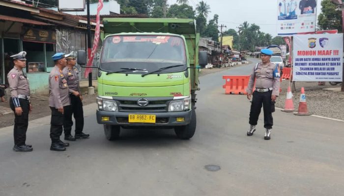 Kasi Propam Polres Tapsel Awasi Anggota yang Melaksanakan Ops Keselamatan Toba