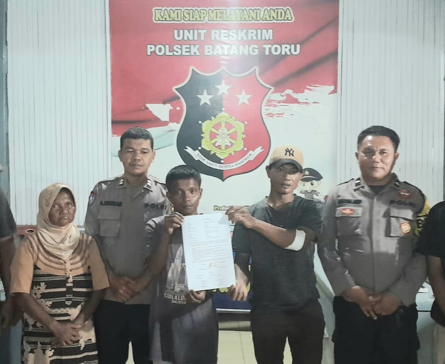 Bhabinkamtibmas Polsek Batang Toru, Aiptu Andi Siregar dan Aipda M Hakim Harahap, berhasil memediasi kasus dugaan penganiayaan hingga kedua belah pihak sepakat berdamai