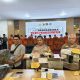 Kapolres Padangsidimpuan, AKBP Dr Wira Prayatna, didampingi Kasat Resnarkoba, AKP Gunawan Efendi, dan Kasi Humas, AKP K Sinaga, saat menunjukkan barang bukti narkotika dari hasil pengungkapan 17 tersangka dalam 15 laporan polisi di awal tahun 2025