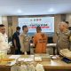 Kapolres Padangsidimpuan, AKBP Dr Wira Prayatna, didampingi Kasat Reskrim, AKP H Naibaho, dan Kasi Humas, AKP K Sinaga, saat menanyai tersangka pembongkar Rumah warga hingga mengalami kerugian lebih kurang Rp1 miliar