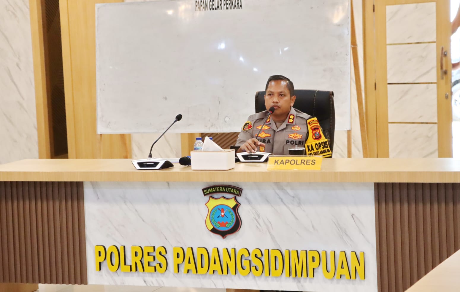 Kapolres Padangsidimpuan, AKBP Dr Wira Prayatna, saat memberi arahan terkait azas-azas ilmu hukum ke Penyidik dan Penyidik pembantu Satker serta Polsek jajaran