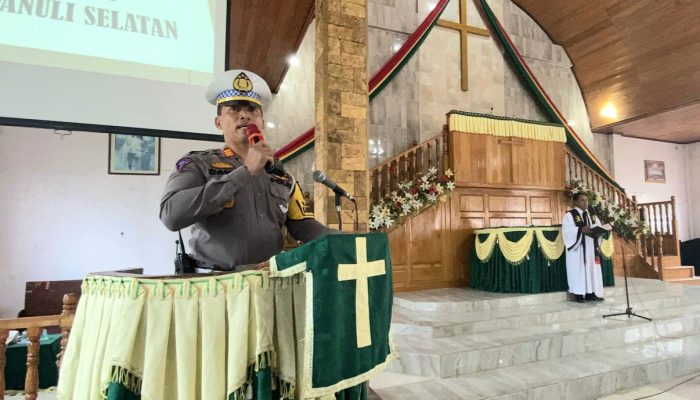 Polres Tapsel Sosialisasi Keselamatan Berlalulintas di Dua Gereja