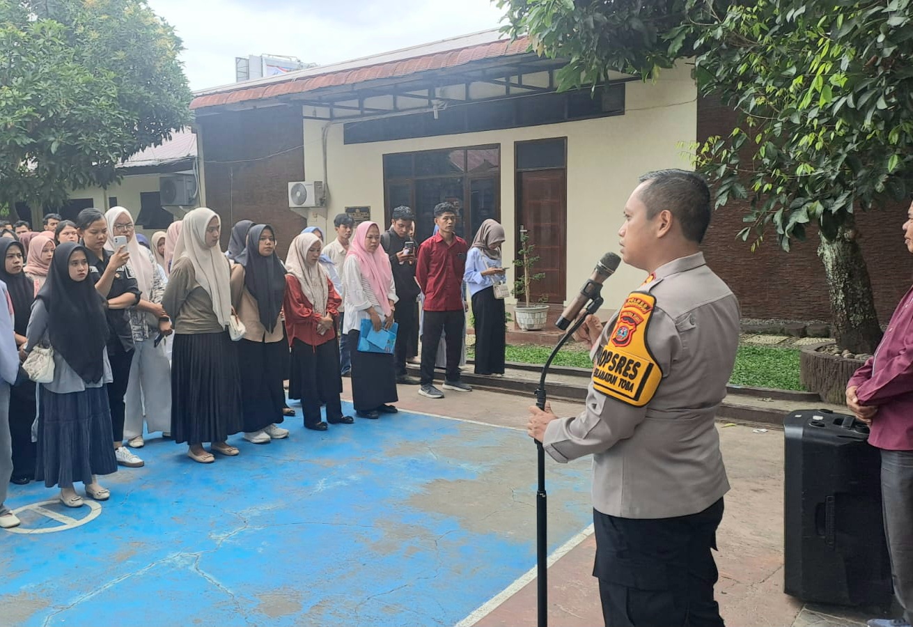 Kapolres Padangsidimpuan, AKBP Dr Wira Prayatna, saat memberikan arahan kepada korban maupun saksi dalam kasus dugaan penipuan dan penggelapan yang terjadi di lingkungan Kampus UMTS