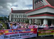 Ratusan Honorer Demo Tolak Dirumahkan dan Kecam Mantan Bupati Tapsel