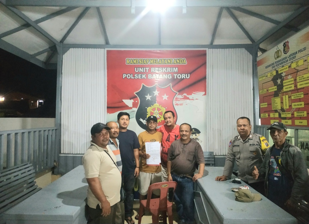 Kedua belah pihak yang sempat saling bertikai akhirnya berdamai usai dimediasi di Polsek Batang Toru