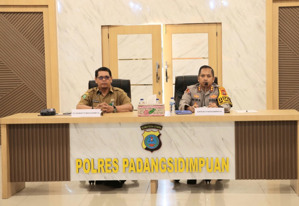 Kapolres Padangsidimpuan, AKBP Dr Wira Prayatna, rapat bersama segenap unsur Forkopimda dalam rangka membahas persiapan pembentukan Polsubsektor Padangsidimpuan Utara dan peningkatan status Polsubsektor Padangsidimpuan Selatan menjadi Polsek
