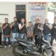 Kapolsek Batang Toru, AKP RN Tarigan, didampingi Kanit Reskrim, Ipda Hary Agus Pohan, bersama Tim Opsnal Unit Reskrim usai mengamankan terduga pelaku pencurian, NS, berikut sepeda motor hasil curiannya
