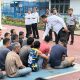 Momen Kalapas Kelas IIB Padangsidimpuan, Mathrios Zulhidayat Hutasoit, menyapa WBP disaksikan Kepala Divisi Perawatan, Pengamanan, dan Kepatuhan Internal Kanwil Kemenkumham Sumut, Edi Cahyono, dan pejabat lama Edison Tampubolon, dan jajaran Pegawai lainnya