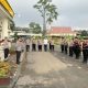 Kabag Ops Polres Tapsel, AKP Adi Haryono, memberi arahan ke anggota sebelum melaksanakan tugas Ops Keselamatan Toba 2025