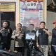 Kapolsek Batang Toru, AKP RN Tarigan, didampingi Kanit Reskrim, Ipda Hary Agus Pohan, dan anggota usai mengamankan seorang pekebun terduga pelaku pencurian sepeda motor inisial, DP alias Gondrong, berikut barang buktinya
