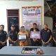 Pengedar berinisial, AY dan bandar ganja berinisial, SH, usai diamankan Kanit Reskrim Polsek Batang Toru, Ipda Hary Agus Pohan, berikut barang bukti