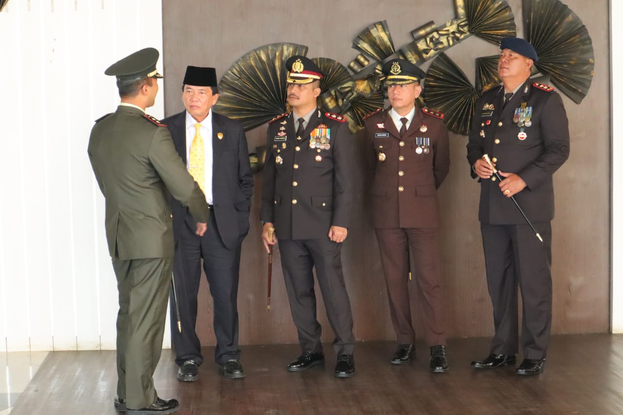 Kapolres, AKBP Yasir Ahmadi, menghadiri acara Sertijab Bupati-Wakil Bupati Tapsel di Ruang Rapat Paripurna Kantor DPRD setempat