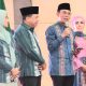 Bupati Tapsel, Gus Irawan Pasaribu, bersama istri didampingi Wakil Bupati Tapsel, Jafar Syahbuddin Ritonga, bersama istri saat acara pisah sambut Kepala Daerah setempat