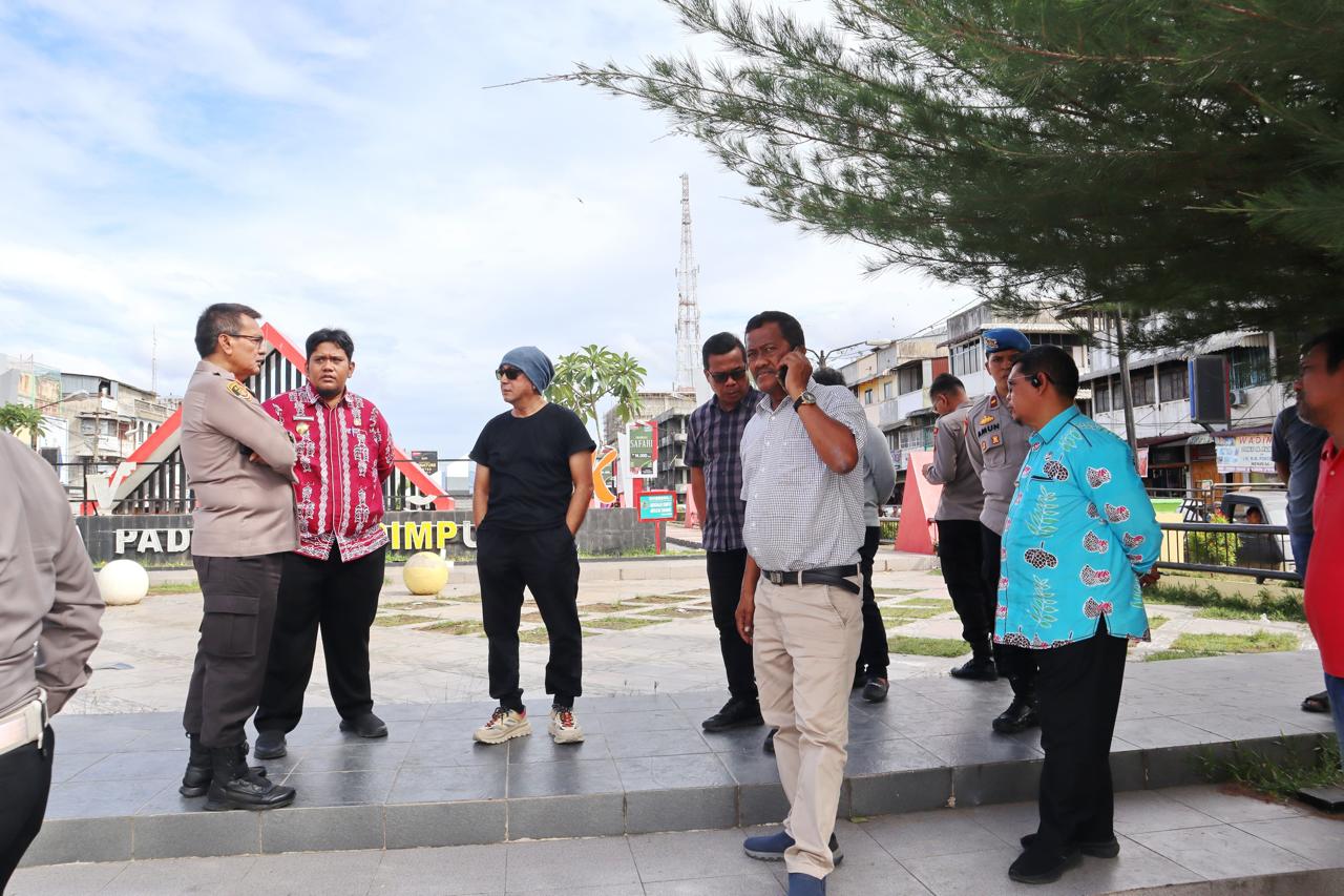 Waka Polres Padangsidimpuan, AKBP Dr Wira Prayatna, bersama jajaran unsur Forkopimda saat menggelar pengecekan lokasi konser dakwah Ustad Derry Sulaiman di Alaman Bolak