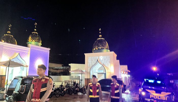 Sejak Sahur hingga Subuh, Samapta Polres Tapsel Patroli ke Masjid