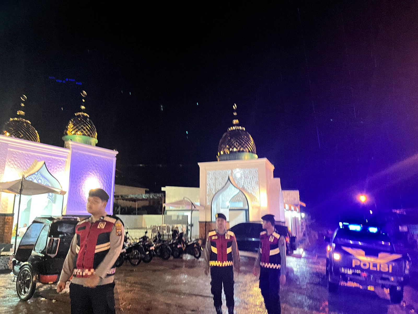 Guna mencegah gangguan Kamtibmas selama Ramadan 1446 H, Tim Patroli Presisi Sat Samapta Polres Tapsel ke Masjid At Taubah Kecamatan Sipirok
