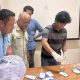 Puluhan Karyawan PT Barumun Agro Sentosa saat menjalani tes urine yang diinisiasi Tim Patroli gabungan Polres Tapsel