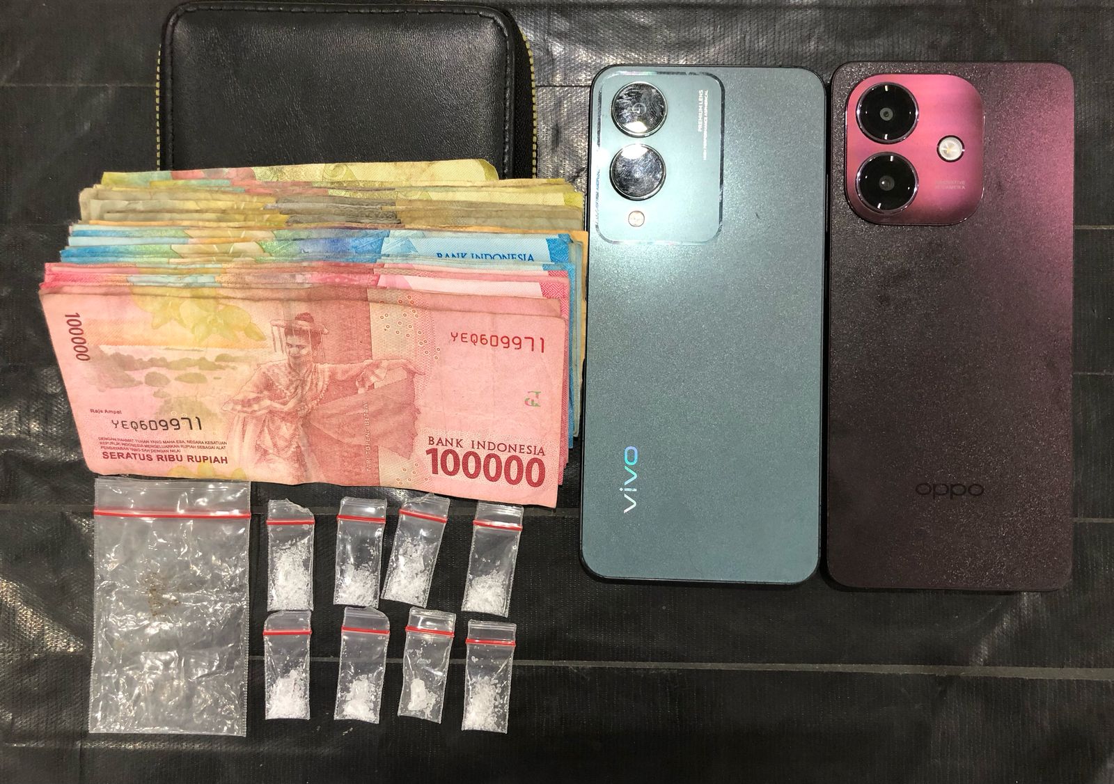 Berikut barang bukti narkotika jenis sabu dengan berat total 0,56 Gram dan lainnya yang disita dari S usai diamankan Tim Opsnal Sat Resnarkoba Polres Tapsel
