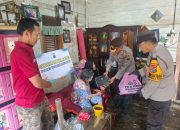 Sedekah Keliling, Kabag SDM Berikan Sembako dan Tali Asih ke Warga dari Kapolres Tapsel