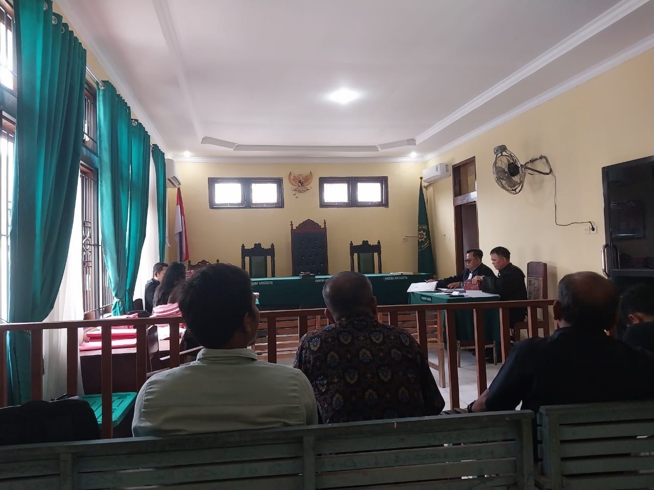 Suasana sidang terkait kasus dugaan perambahan hutan di Kabupaten Tapsel yang penuh kejanggalan