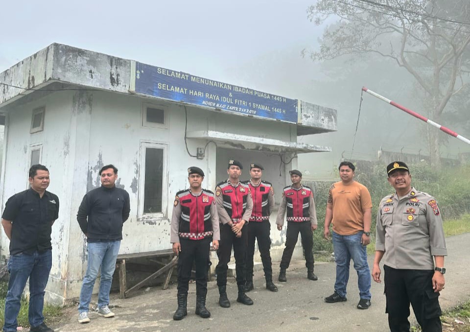 Personel Patroli Polres Tapsel dipimpin Padal, Iptu Irwan H Sarumpaet, menggelar Patroli pengamanan di Objek Wisata Tor Simago-mago, Kecamatan Sipirok