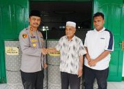 Indahnya Ramadan, AKBP Yasir Bantu 4 Gulung Ambal Sajadah ke Masjid