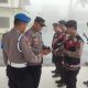 Kabag Ops Polres Tapsel, AKP Adi Haryono, saat lakukan pengecekan perlengkapan personel yang akan melaksanakan tugas Patroli mandah