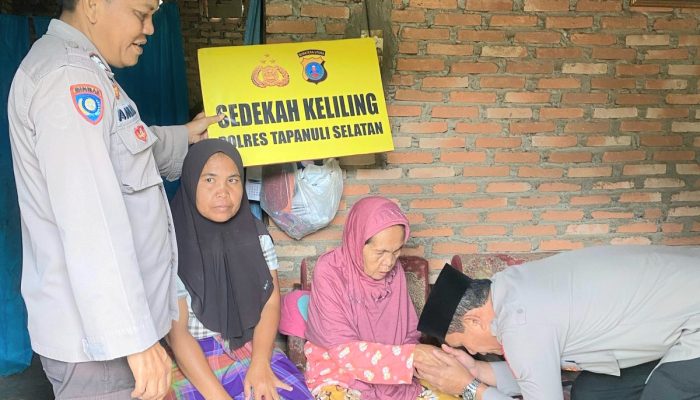 Polres Tapsel Sedekah Keliling di Angkola Timur: Sentuh 5 Warga