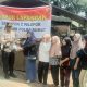 Kapolres Padangsidimpuan, AKBP Dr Wira Prayatna, diwakili Paur Min Log Bag Log, Iptu H Pakpahan, selaku Pawas, menyerahkan bantuan paket sembako ke dapur umum Yon C Sat Brimob Polda Sumut yang diterima Lurah Batang Ayumi Jae, Nora Juana Siregar