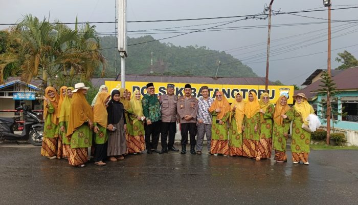 Kolaborasi Aisyiyah dan Polsek Batang Toru: Bagikan Ratusan Paket Takjil