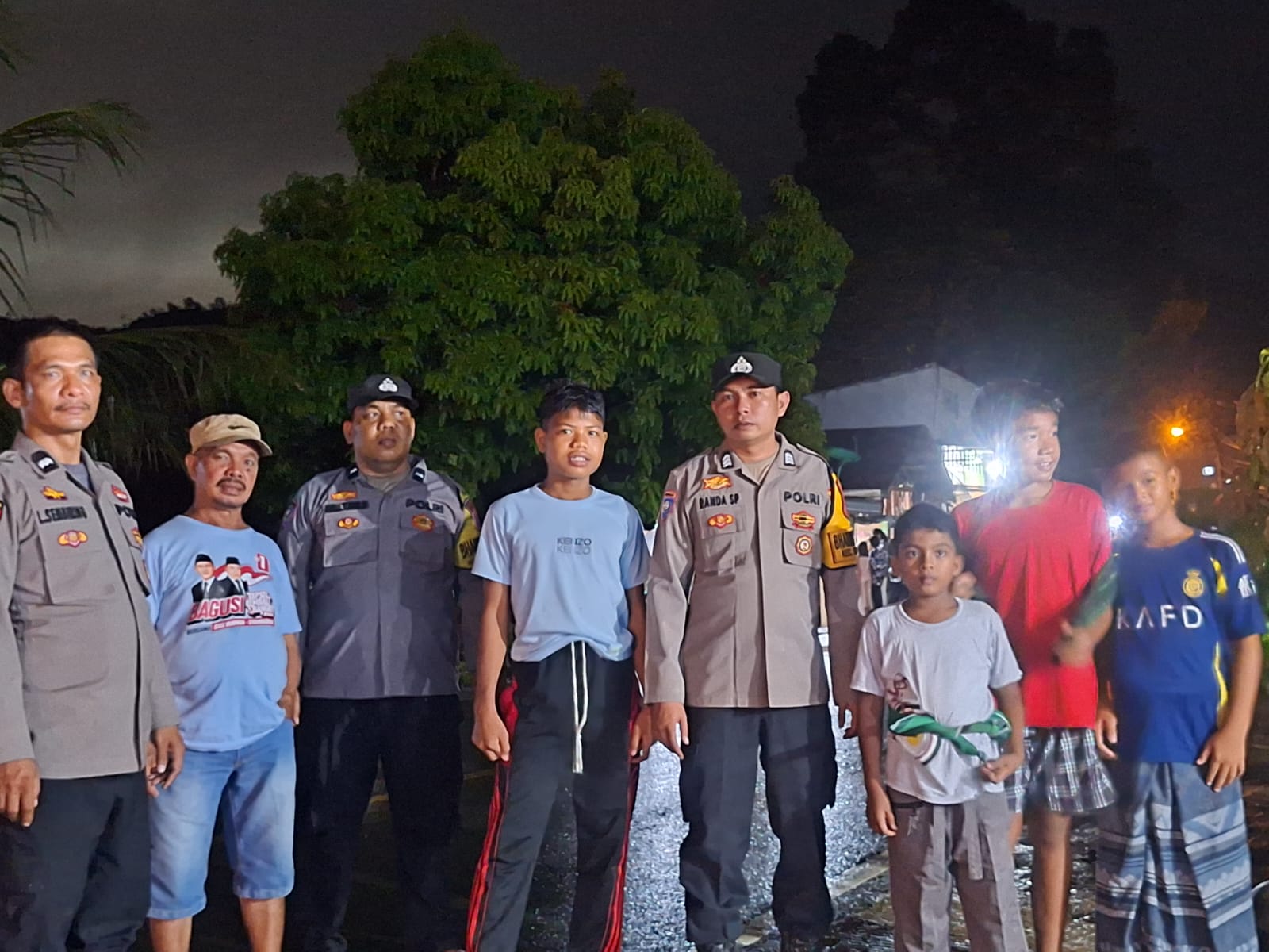 Sejumlah personel Polsek Batang Toru menggelar Patroli pengamanan bedug sahur dan Asmara Subuh