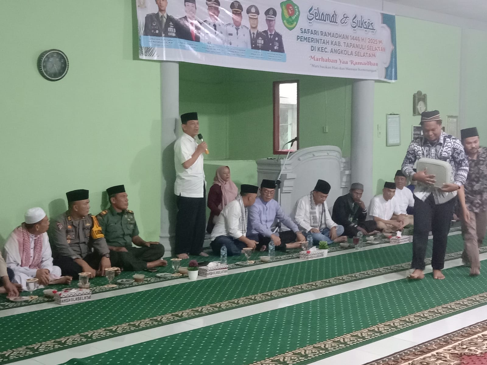 Kabag Ops Polres Tapsel, AKP Adi Haryono, mengikuti Safari Ramadan bersama Bupati-Wabup Tapsel, Gus Irawan Pasaribu dan Jafar Syahbuddin Ritonga di Angsel
