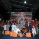 Pengurus SAPMA PP se-Sumut menyerahkan sarung dan sembako saat Safari Ramadan