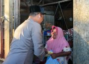Senyum Sumringah Warga Pra Sejahtera Menyeruak Kala AKBP Yasir Datang Bawa Bantuan