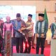 Kapolres, AKBP Yasir Ahmadi, dan Dandim 0212/TS, Letkol Arm Delli Yudha Adi Nurcahyo, saat mengulosi Bupati Tapsel, Gus Irawan Pasaribu, bersama istri