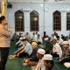 Kapolres Padangsidimpuan, AKBP Dr Wira Prayatna, saat memberi sambutan sebelum dimulainya salat Tarawih berjamaah di Masjid Baiturrahman